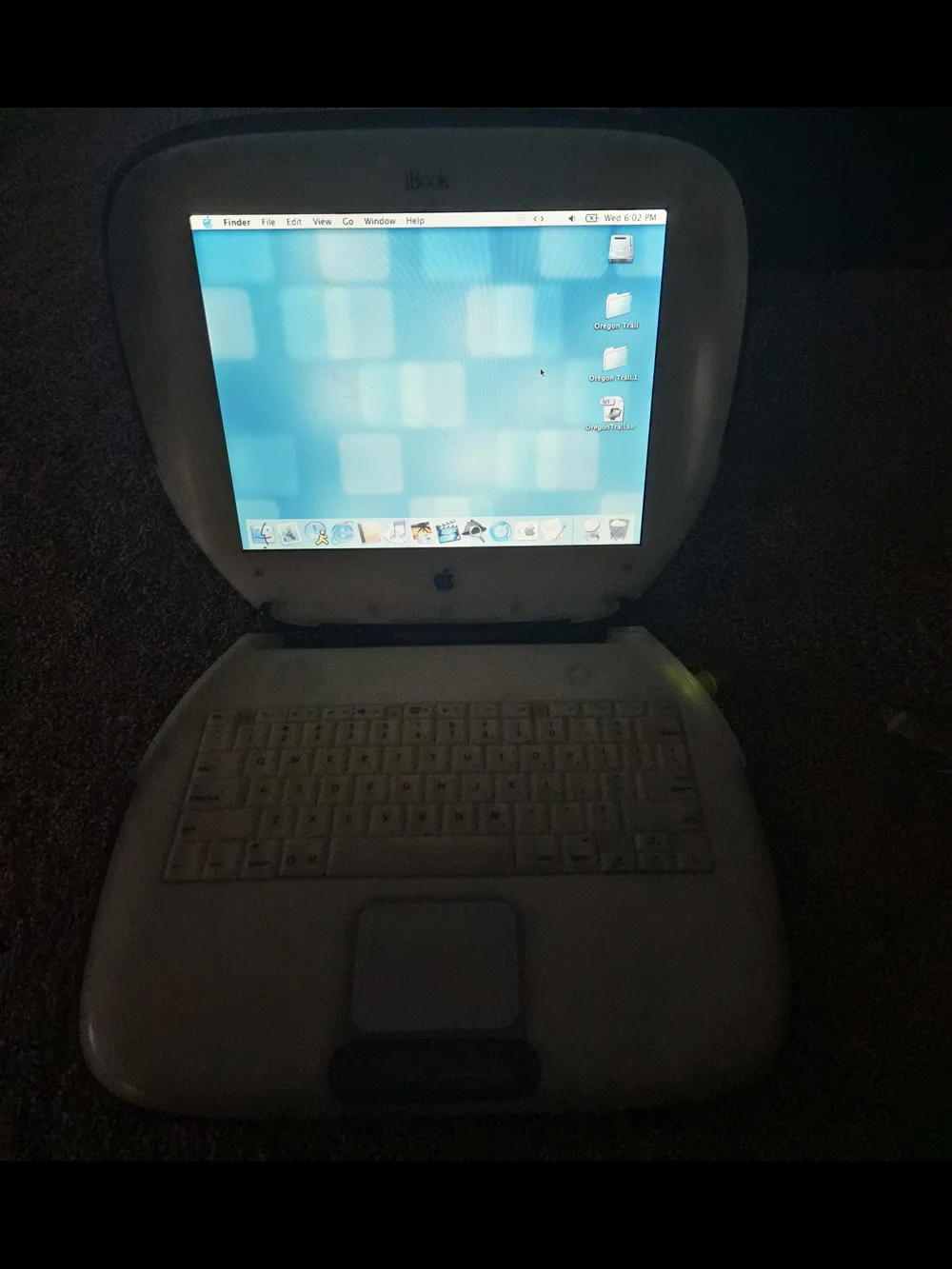 Apple iBook G3 Clamshell Laptop - White and Blue